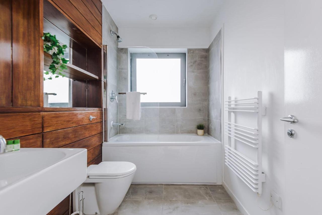 Beautiful 2 Bed Apartment - Super Central - Recently Renovated - Sleeps 8 Holiday home *